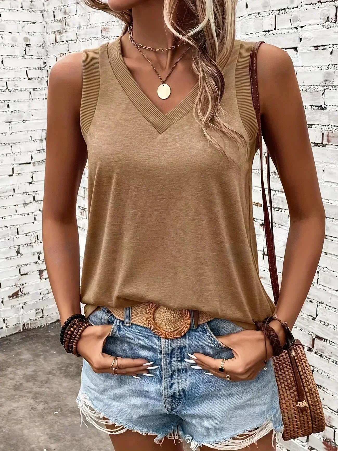 Jezzy - Breathable V-Neck And Sleeveless Top